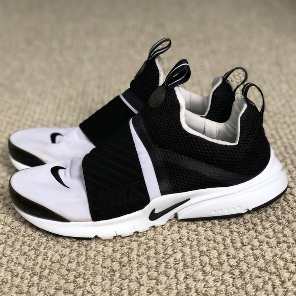 laceless nike sneakers